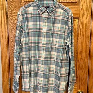 Vineyard vines button down shirt, size large, never worn with tags still on